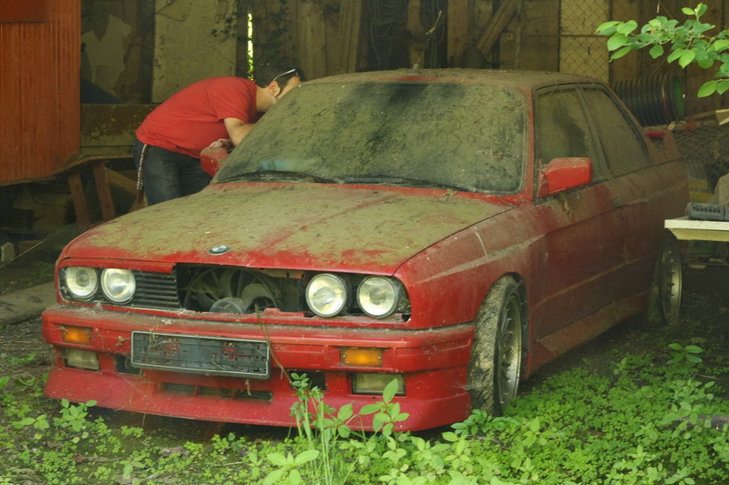 Illustration for article titled Prepare your feelings: Abandonned cars...